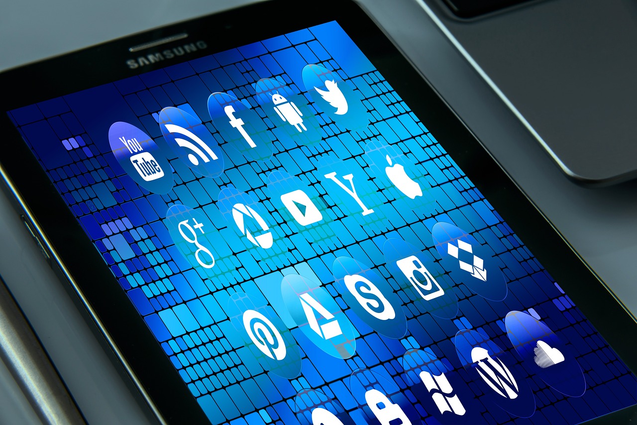 新澳天天开奖资料大全三中三，最新核心解答落实_ios21.87.20